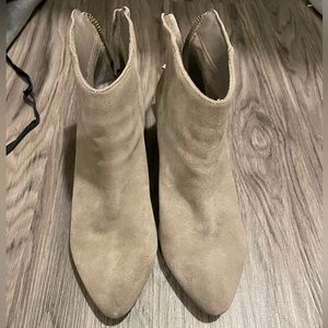 Steve Madden suede booties taupe beige size 6.5